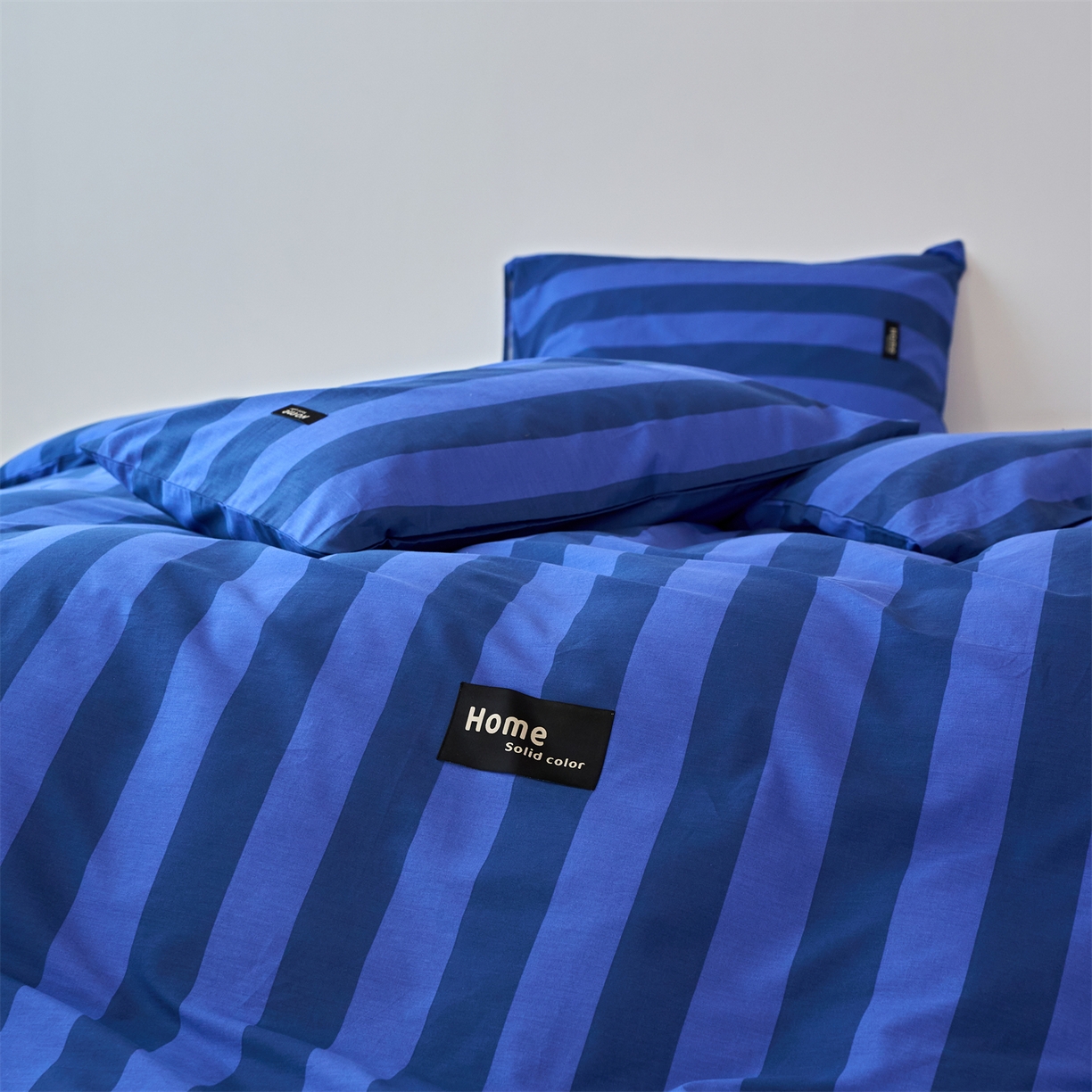 91家纺网 家纺一手货源 找家纺 兰紫橙家纺 2026新款简约风全棉条纹四件套 菘蓝