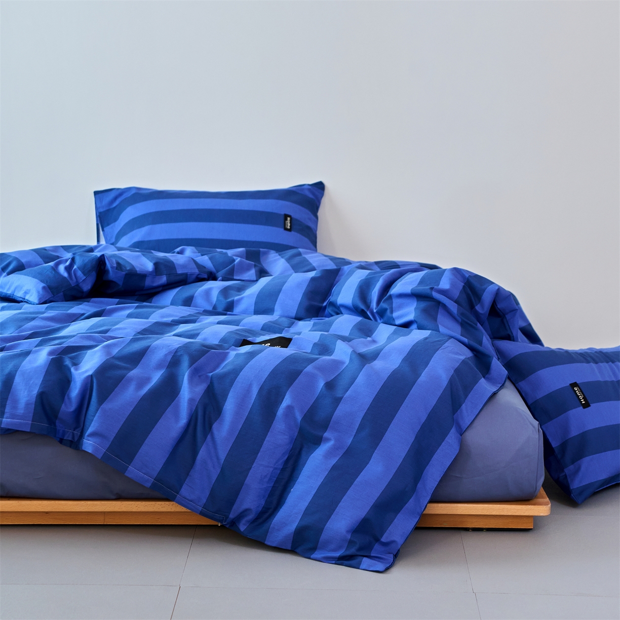 91家纺网 家纺一手货源 找家纺 兰紫橙家纺 2026新款简约风全棉条纹四件套 菘蓝