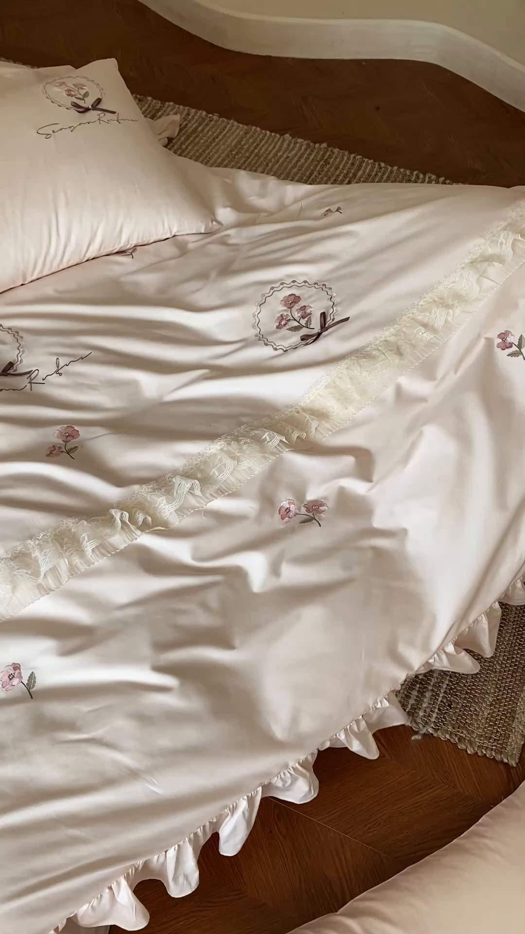 91家纺网 家纺一手货源 找家纺 （总）FORTWO家纺原创设计（FOR TWO家纺） 2026新款50支长绒棉纯棉轻法式绣花蕾丝花边款四件套-洛可可