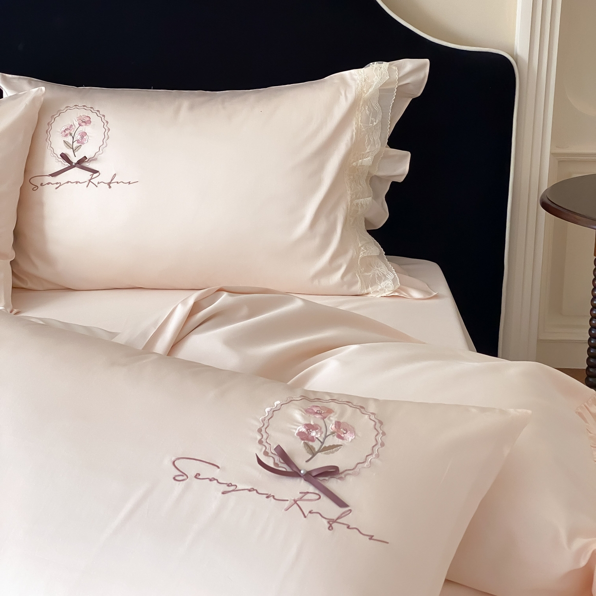 91家纺网 家纺一手货源 找家纺 （总）FORTWO家纺原创设计（FOR TWO家纺） 2026新款50支长绒棉纯棉轻法式绣花蕾丝花边款四件套-洛可可