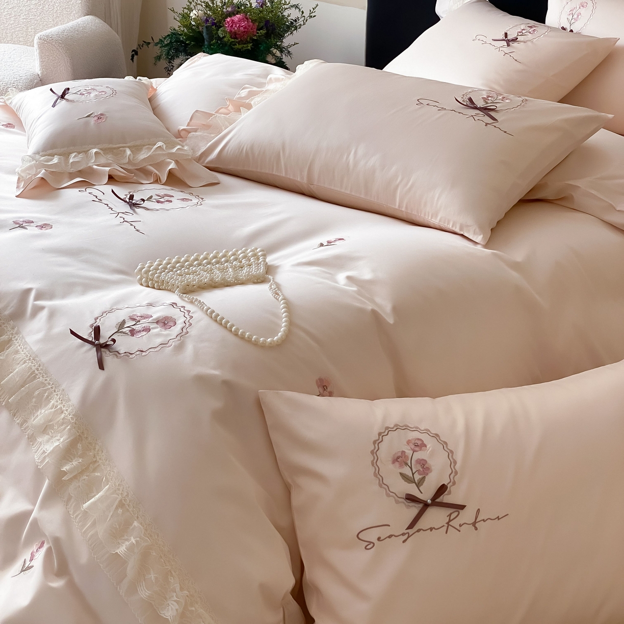 91家纺网 家纺一手货源 找家纺 （总）FORTWO家纺原创设计（FOR TWO家纺） 2026新款50支长绒棉纯棉轻法式绣花蕾丝花边款四件套-洛可可