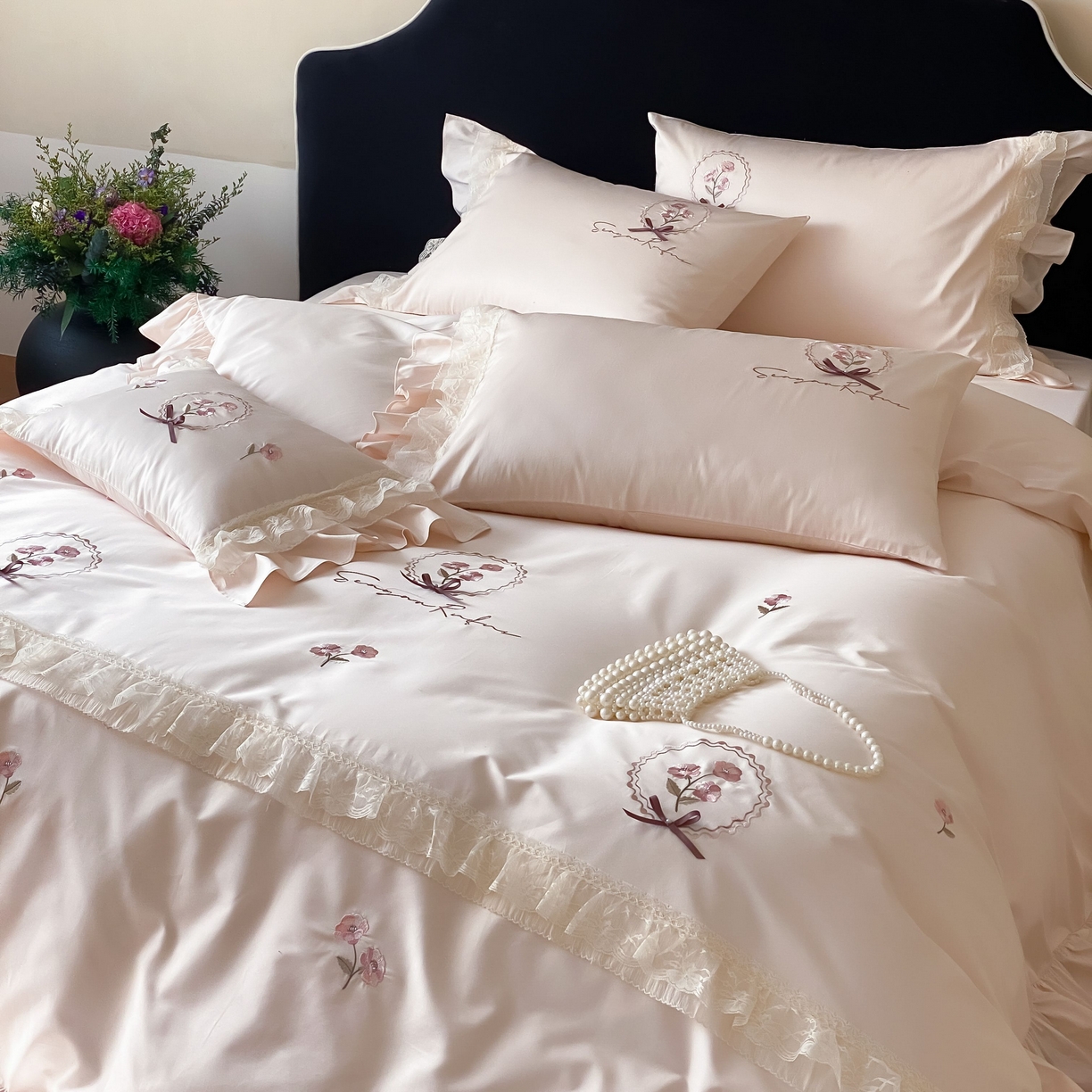 91家纺网 家纺一手货源 找家纺 （总）FORTWO家纺原创设计（FOR TWO家纺） 2026新款50支长绒棉纯棉轻法式绣花蕾丝花边款四件套-洛可可