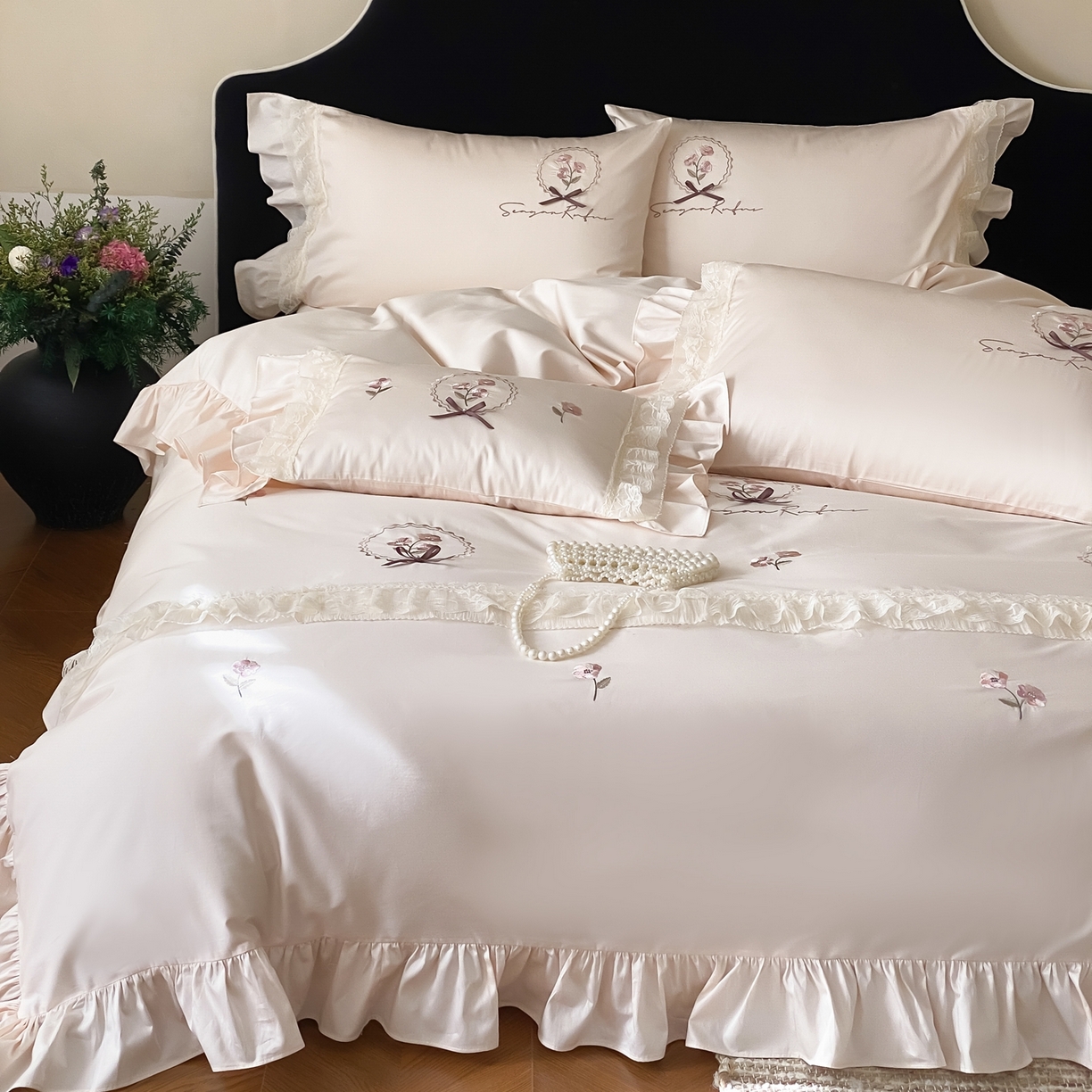 91家纺网 家纺一手货源 找家纺 （总）FORTWO家纺原创设计（FOR TWO家纺） 2026新款50支长绒棉纯棉轻法式绣花蕾丝花边款四件套-洛可可