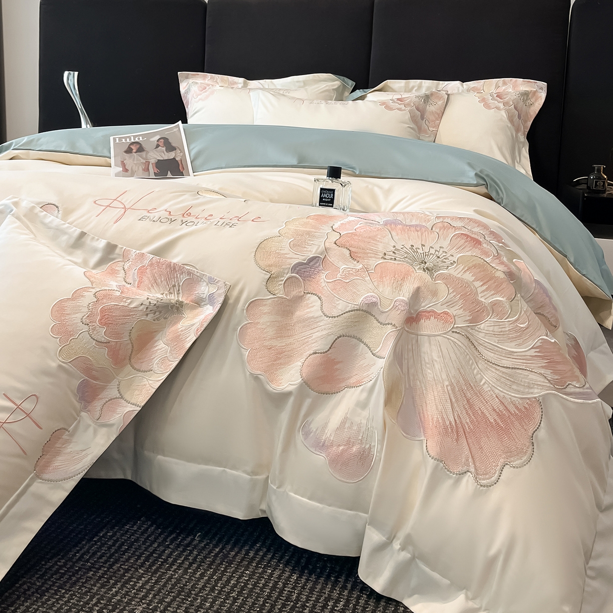 91家纺网 家纺一手货源 找家纺 置顶家纺 2026新款花间集刺绣小清新系列四件套 花间集-白+繁星蓝