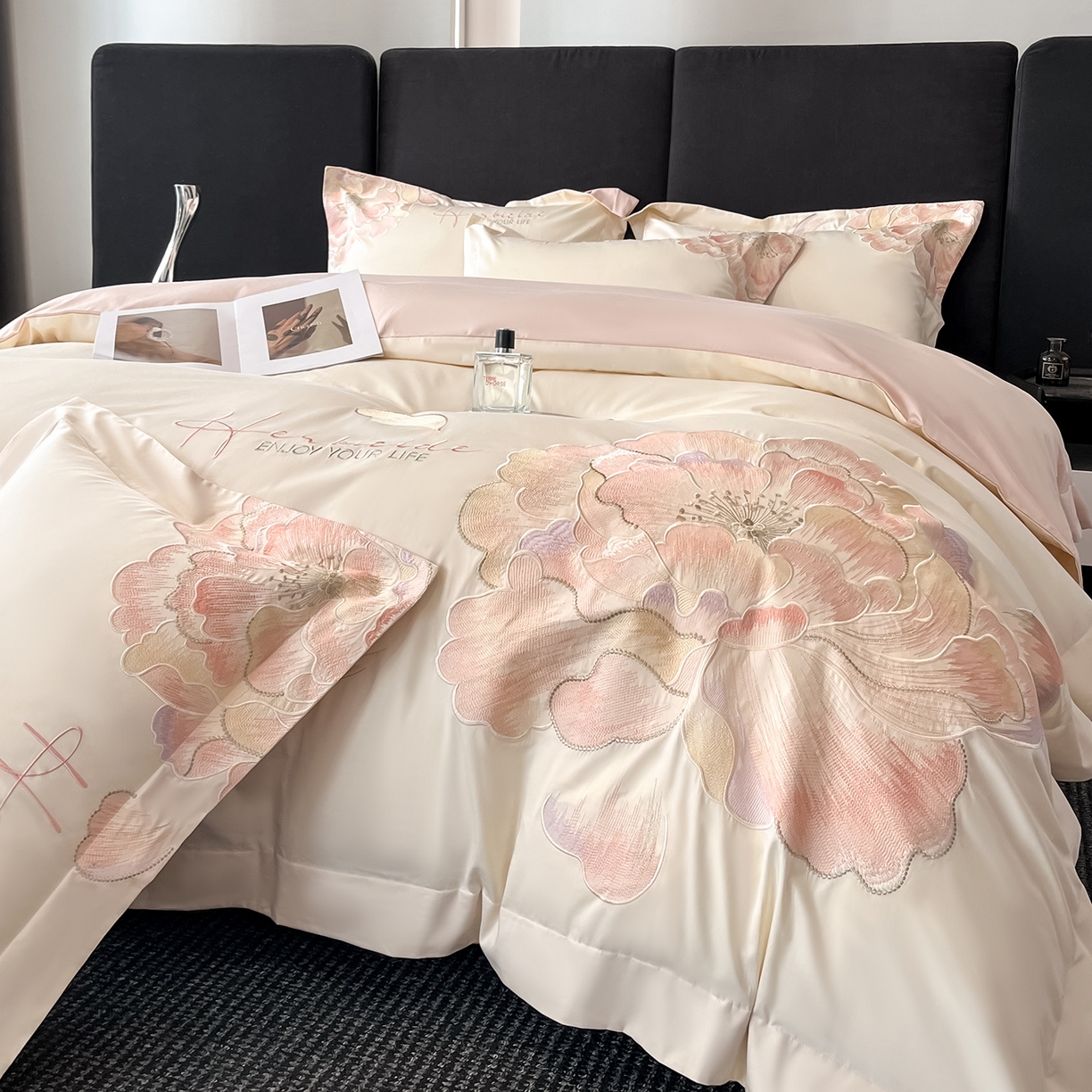 91家纺网 家纺一手货源 找家纺 置顶家纺 2026新款花间集刺绣小清新系列四件套 花间集-白+粉