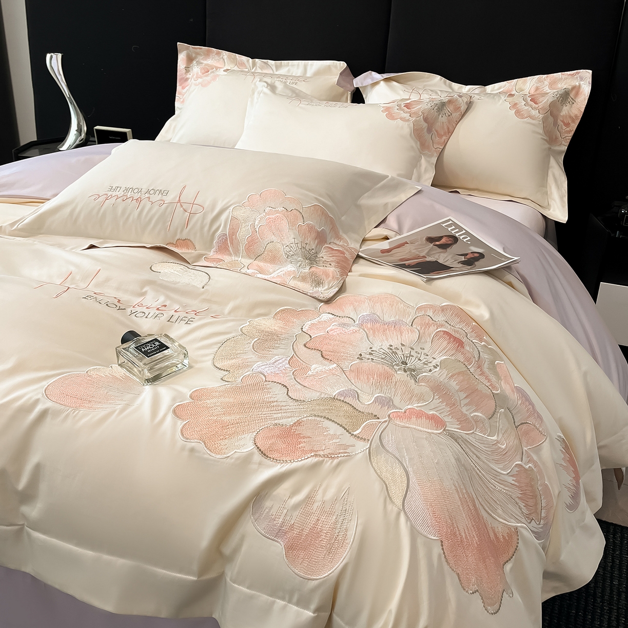 91家纺网 家纺一手货源 找家纺 置顶家纺 2026新款花间集刺绣小清新系列四件套 花间集-白+香芋色