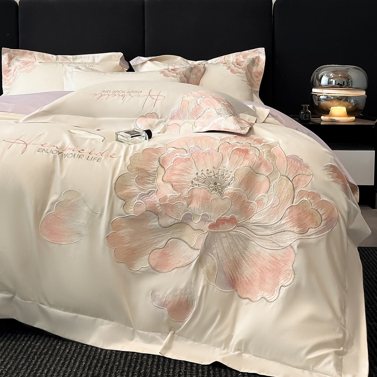 91家纺网 家纺一手货源 找家纺 置顶家纺 2026新款花间集刺绣小清新系列四件套 花间集-白+香芋色