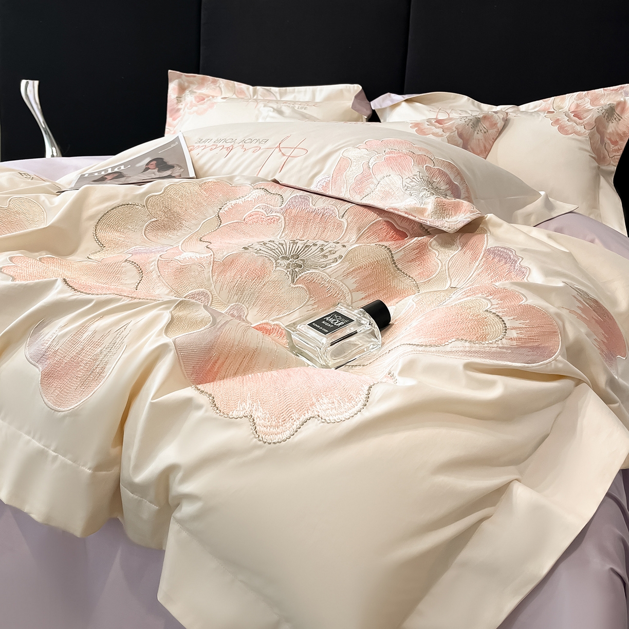 91家纺网 家纺一手货源 找家纺 置顶家纺 2026新款花间集刺绣小清新系列四件套 花间集-白+香芋色