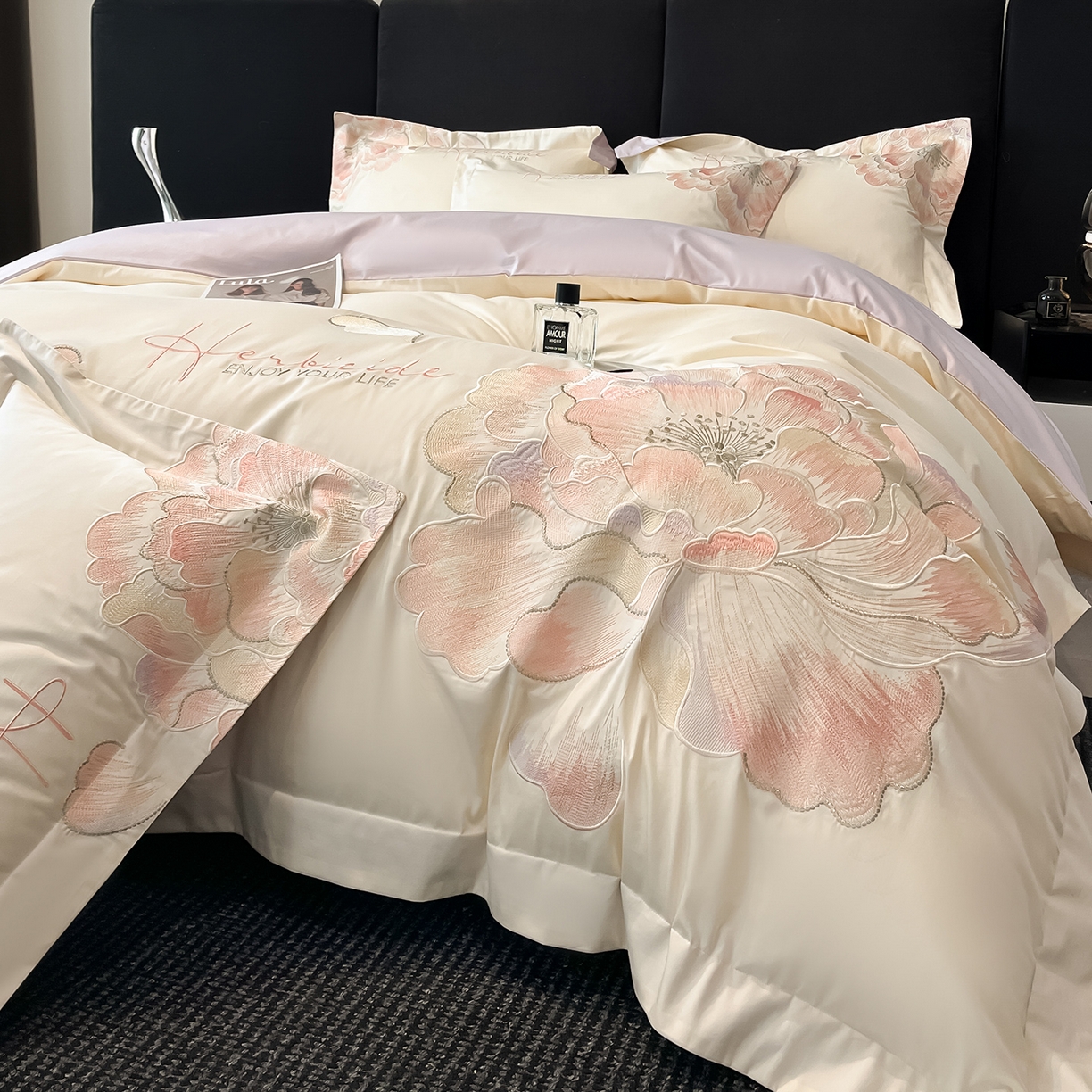 91家纺网 家纺一手货源 找家纺 置顶家纺 2026新款花间集刺绣小清新系列四件套 花间集-白+香芋色