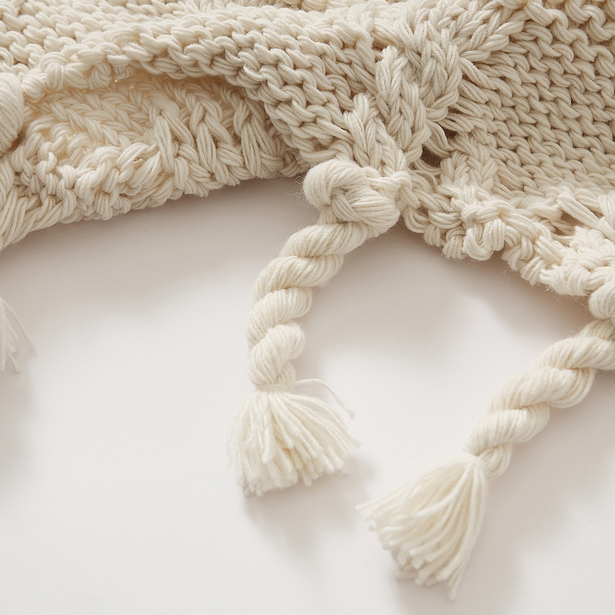 91家纺网 家纺一手货源 找家纺 （总）暖绵绵家纺 2026新款几何编制温柔米色流苏针织毯-艾岚珍（本款券后/折后零售价不得低于330元）