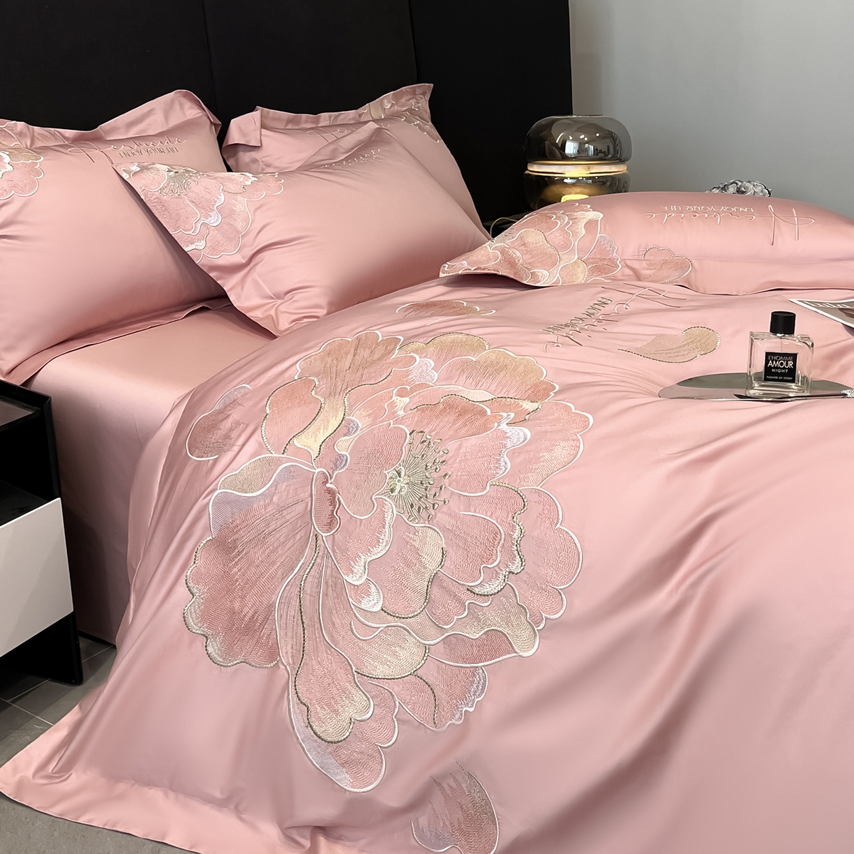 91家纺网 家纺一手货源 找家纺 置顶家纺 2026新款花间集刺绣小清新系列四件套 花间集-浅豆沙