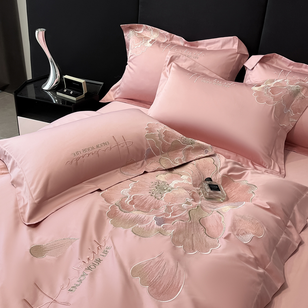 91家纺网 家纺一手货源 找家纺 置顶家纺 2026新款花间集刺绣小清新系列四件套 花间集-浅豆沙