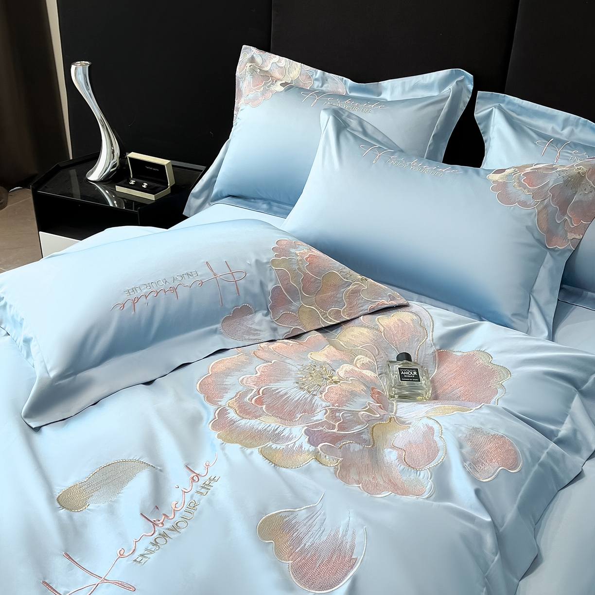 91家纺网 家纺一手货源 找家纺 置顶家纺 2026新款花间集刺绣小清新系列四件套 花间集-天空蓝