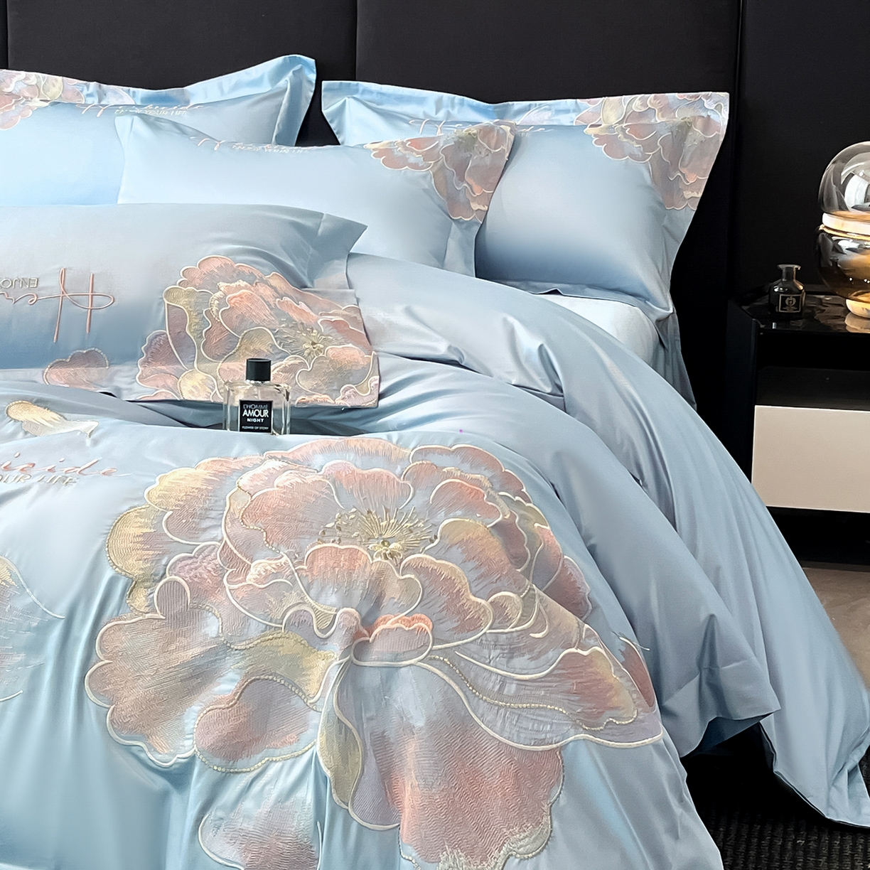 91家纺网 家纺一手货源 找家纺 置顶家纺 2026新款花间集刺绣小清新系列四件套 花间集-天空蓝