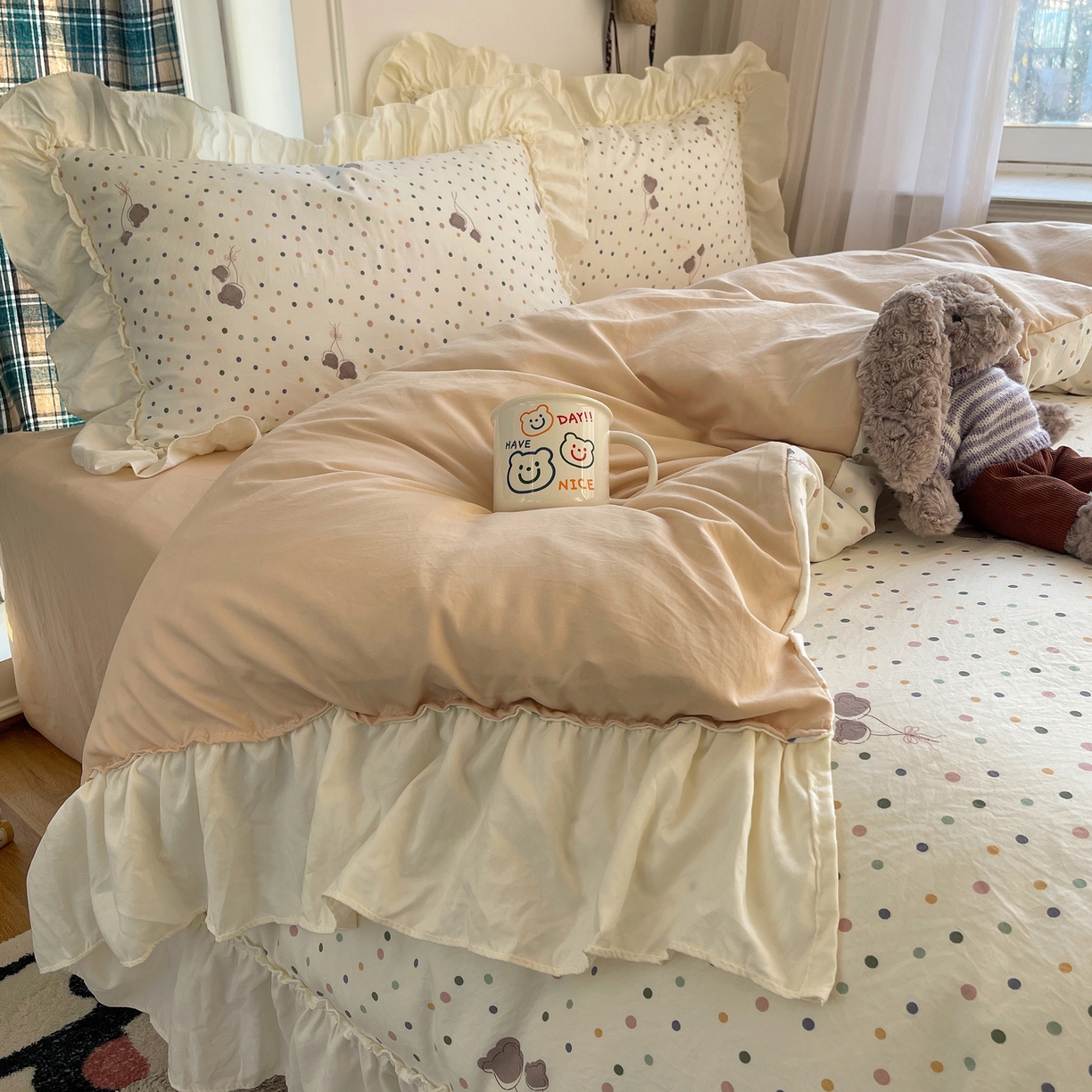 91家纺网 家纺一手货源 找家纺 顾里家纺 2026新款春日碎花大花边云感棉四件套（床笠属于定制 后期不予退换） 彩点小熊