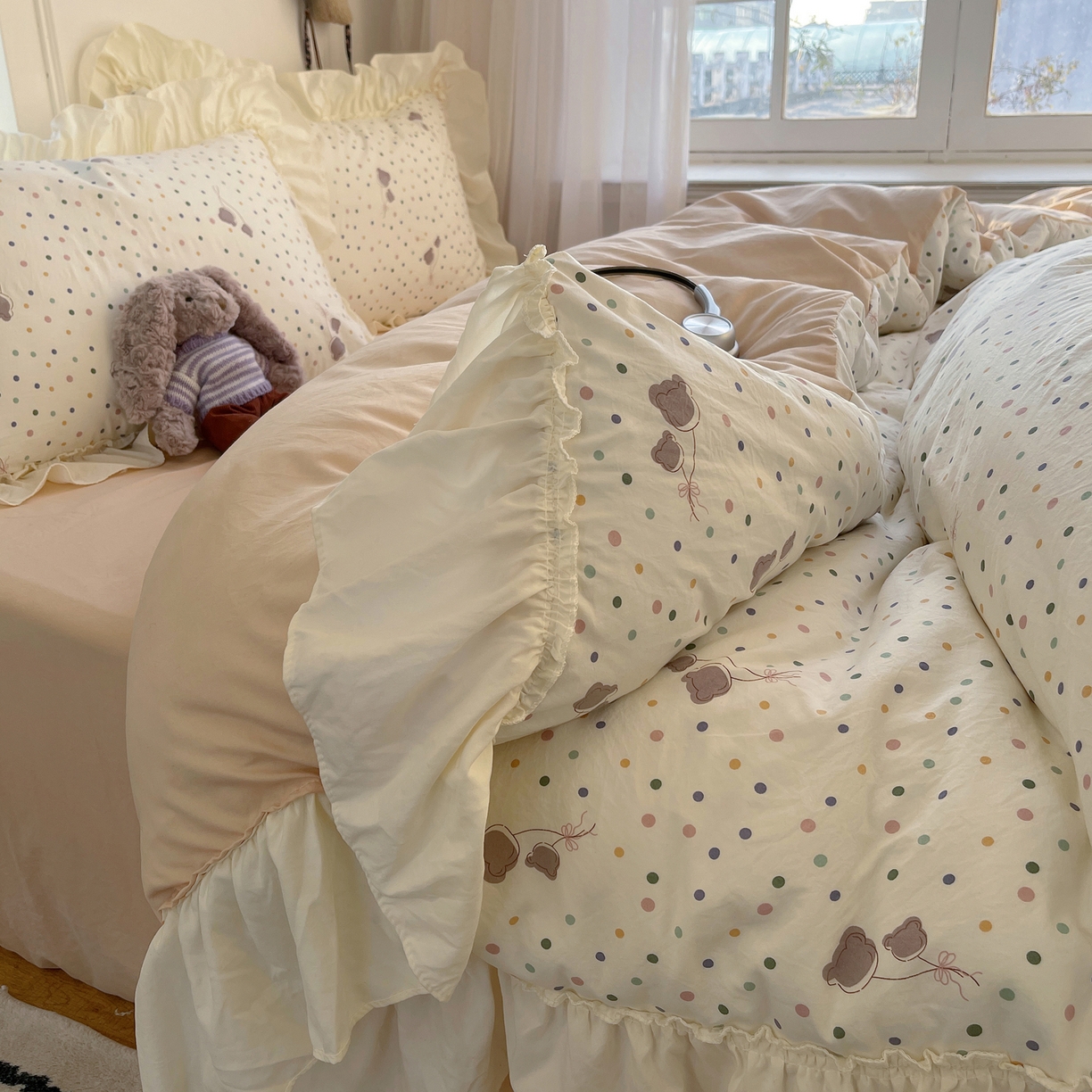 91家纺网 家纺一手货源 找家纺 顾里家纺 2026新款春日碎花大花边云感棉四件套（床笠属于定制 后期不予退换） 彩点小熊