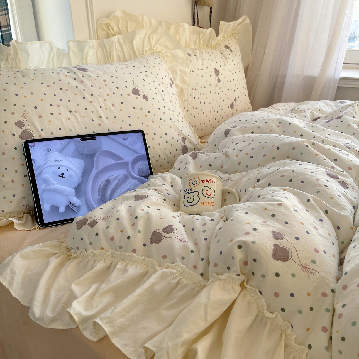 91家纺网 家纺一手货源 找家纺 顾里家纺 2026新款春日碎花大花边云感棉四件套（床笠属于定制 后期不予退换） 彩点小熊