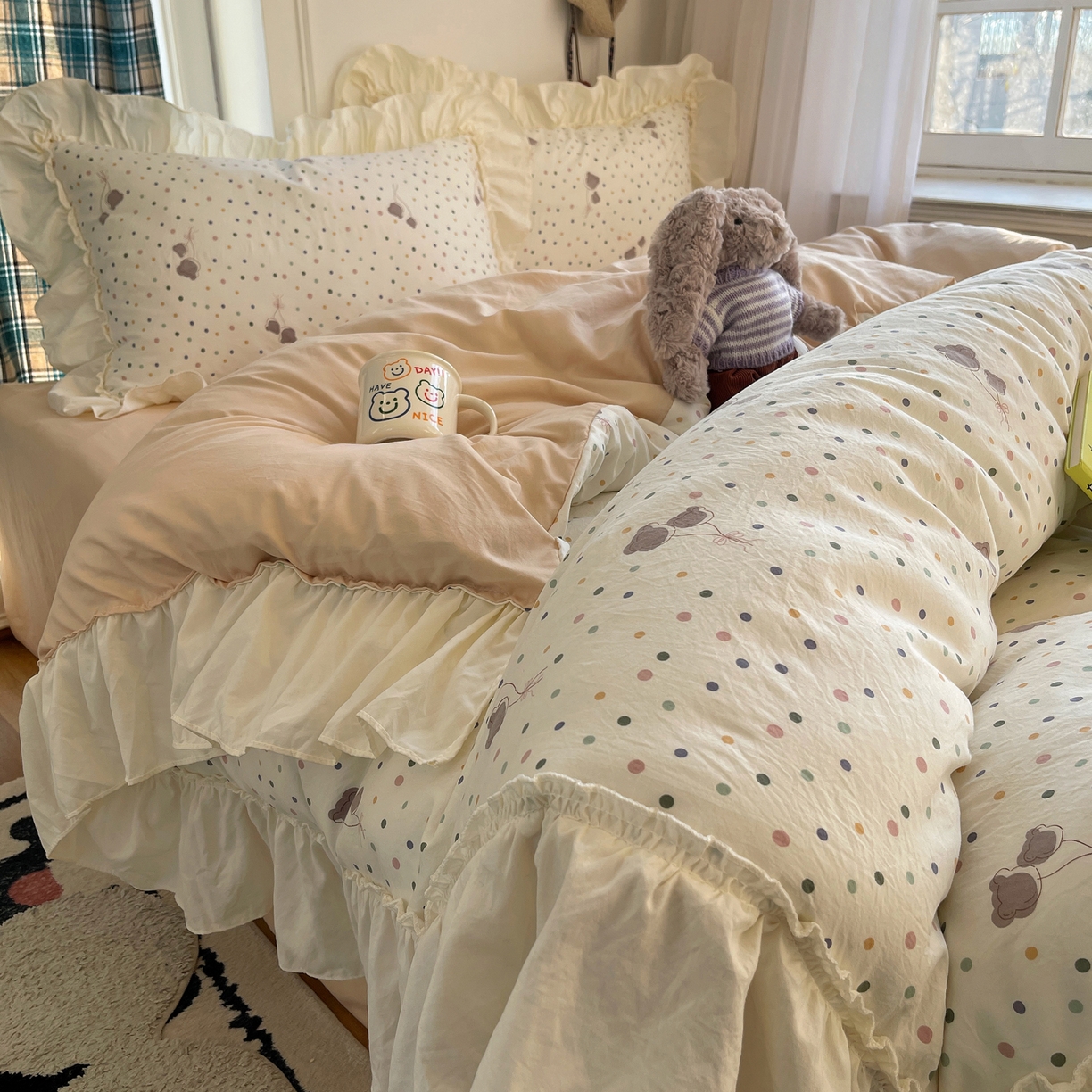 91家纺网 家纺一手货源 找家纺 顾里家纺 2026新款春日碎花大花边云感棉四件套（床笠属于定制 后期不予退换） 彩点小熊