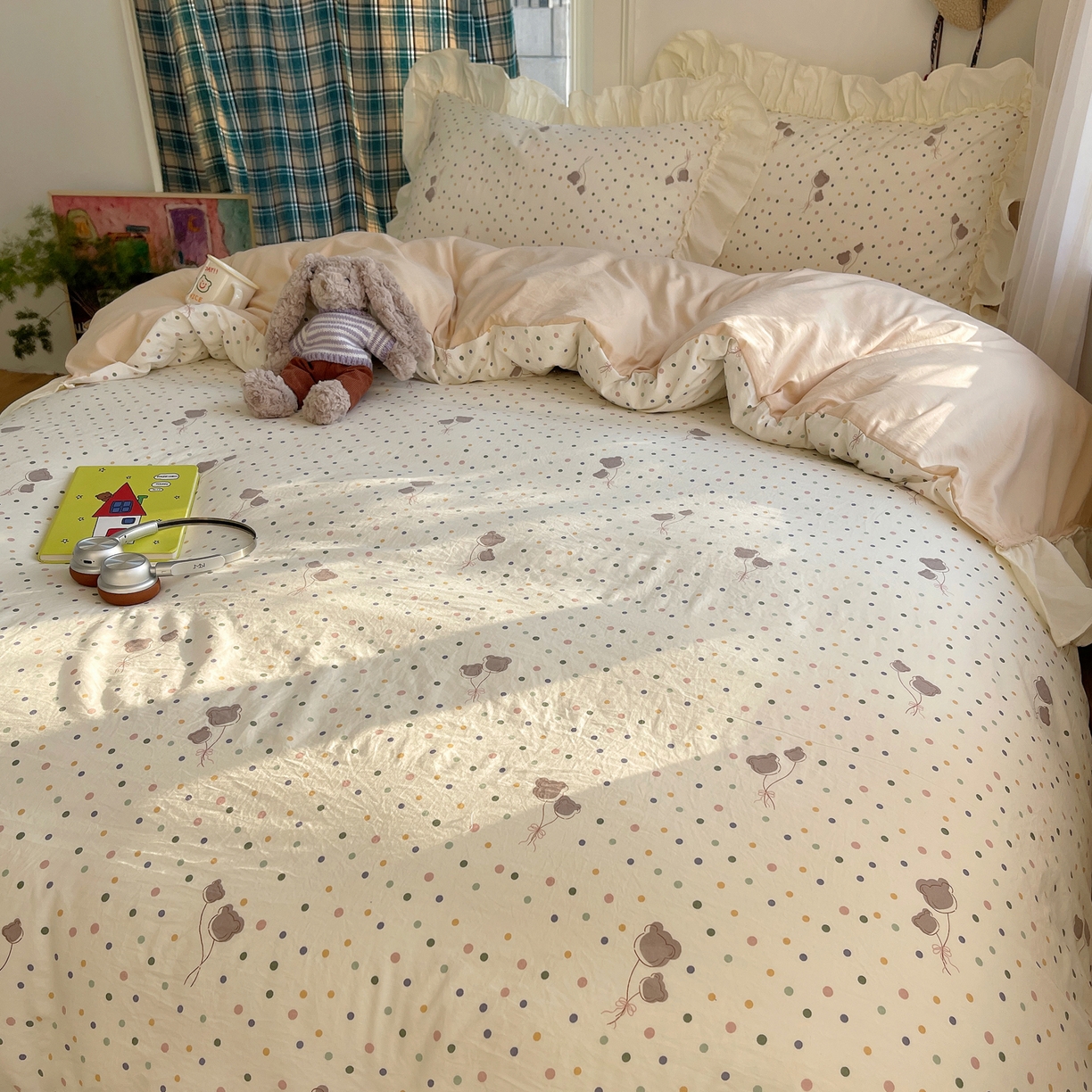 91家纺网 家纺一手货源 找家纺 顾里家纺 2026新款春日碎花大花边云感棉四件套（床笠属于定制 后期不予退换） 彩点小熊