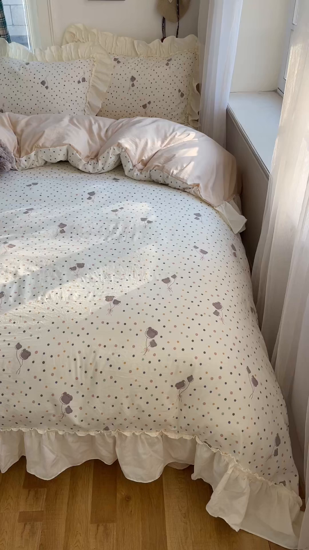 91家纺网 家纺一手货源 找家纺 顾里家纺 2026新款春日碎花大花边云感棉四件套（床笠属于定制 后期不予退换） 彩点小熊