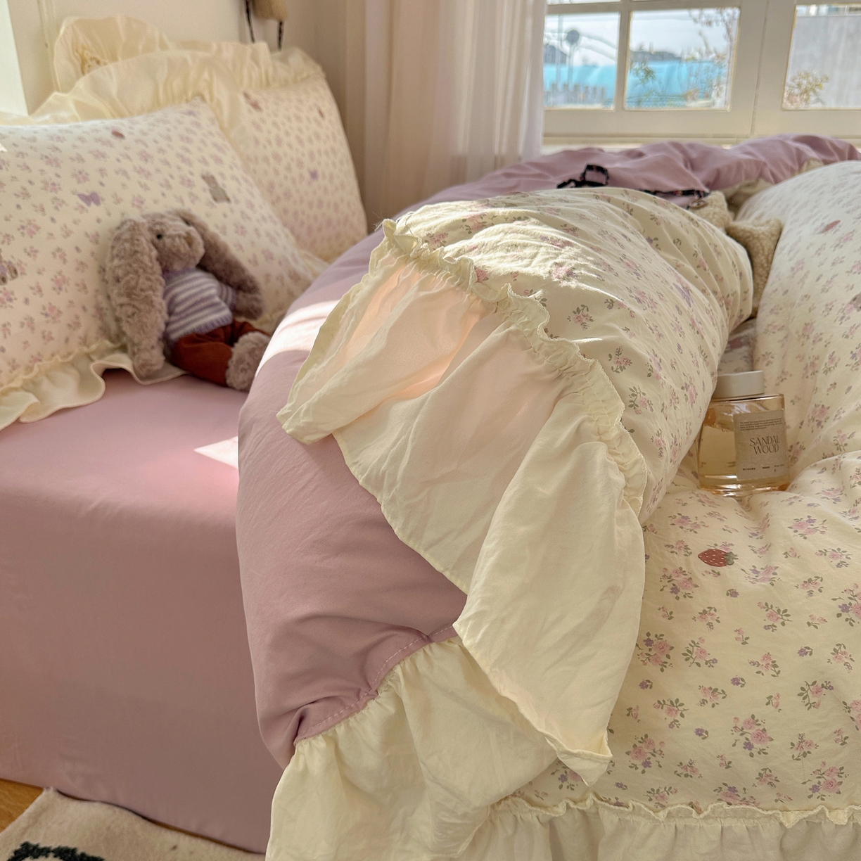 91家纺网 家纺一手货源 找家纺 顾里家纺 2026新款春日碎花大花边云感棉四件套（床笠属于定制 后期不予退换） 丁香小熊