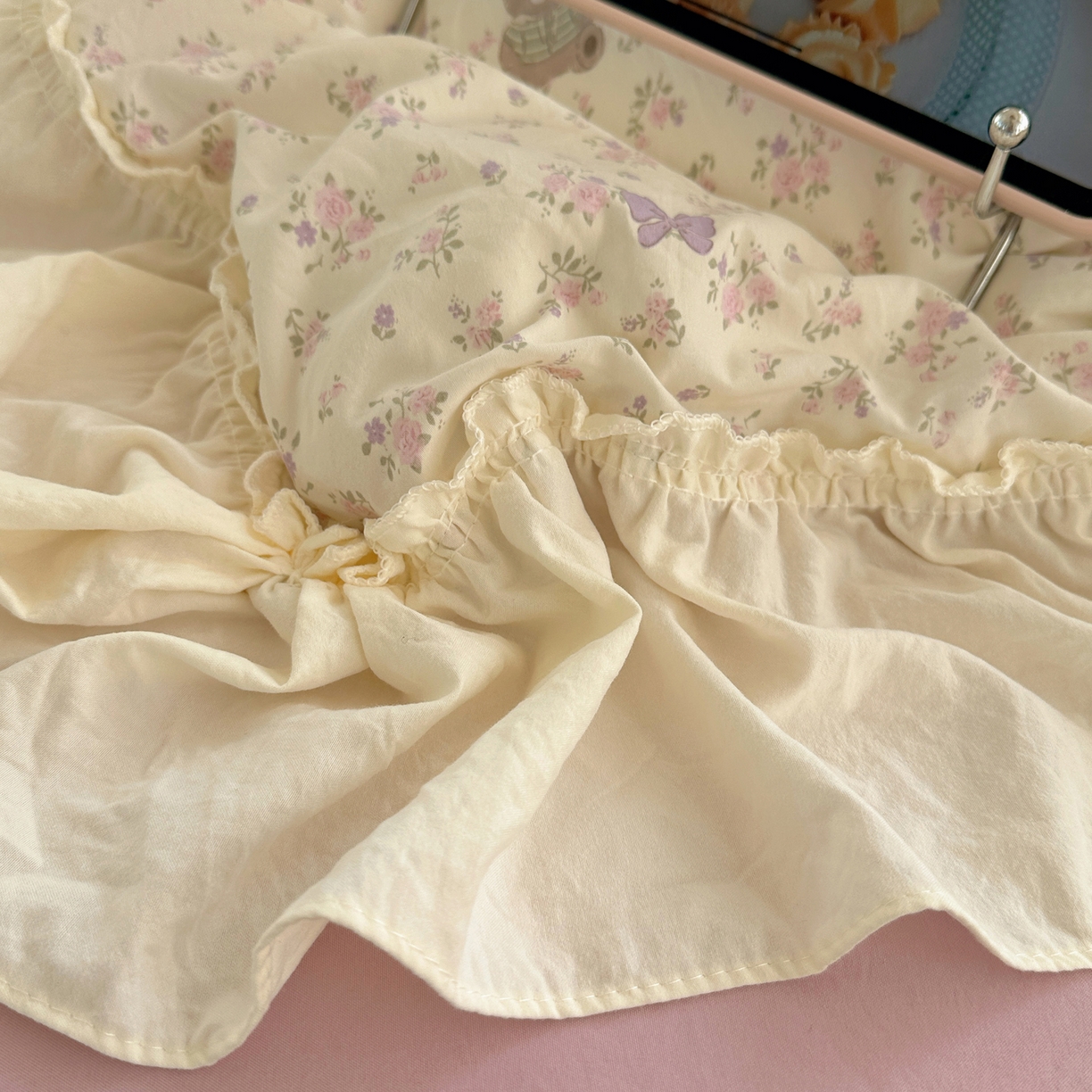 91家纺网 家纺一手货源 找家纺 顾里家纺 2026新款春日碎花大花边云感棉四件套（床笠属于定制 后期不予退换） 丁香小熊