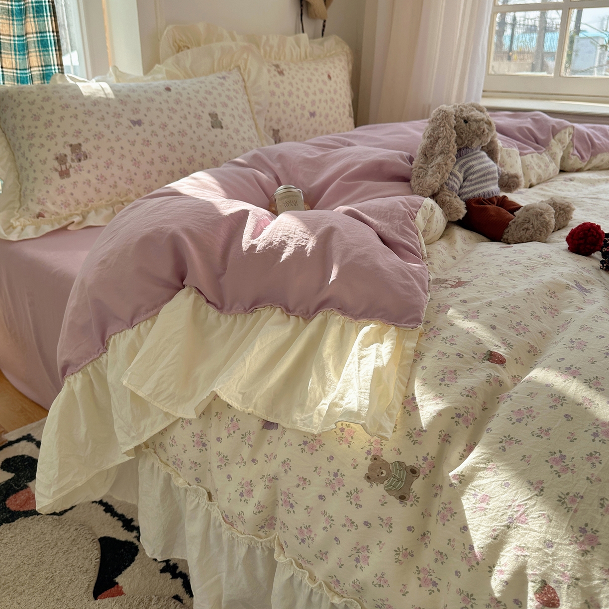 91家纺网 家纺一手货源 找家纺 顾里家纺 2026新款春日碎花大花边云感棉四件套（床笠属于定制 后期不予退换） 丁香小熊