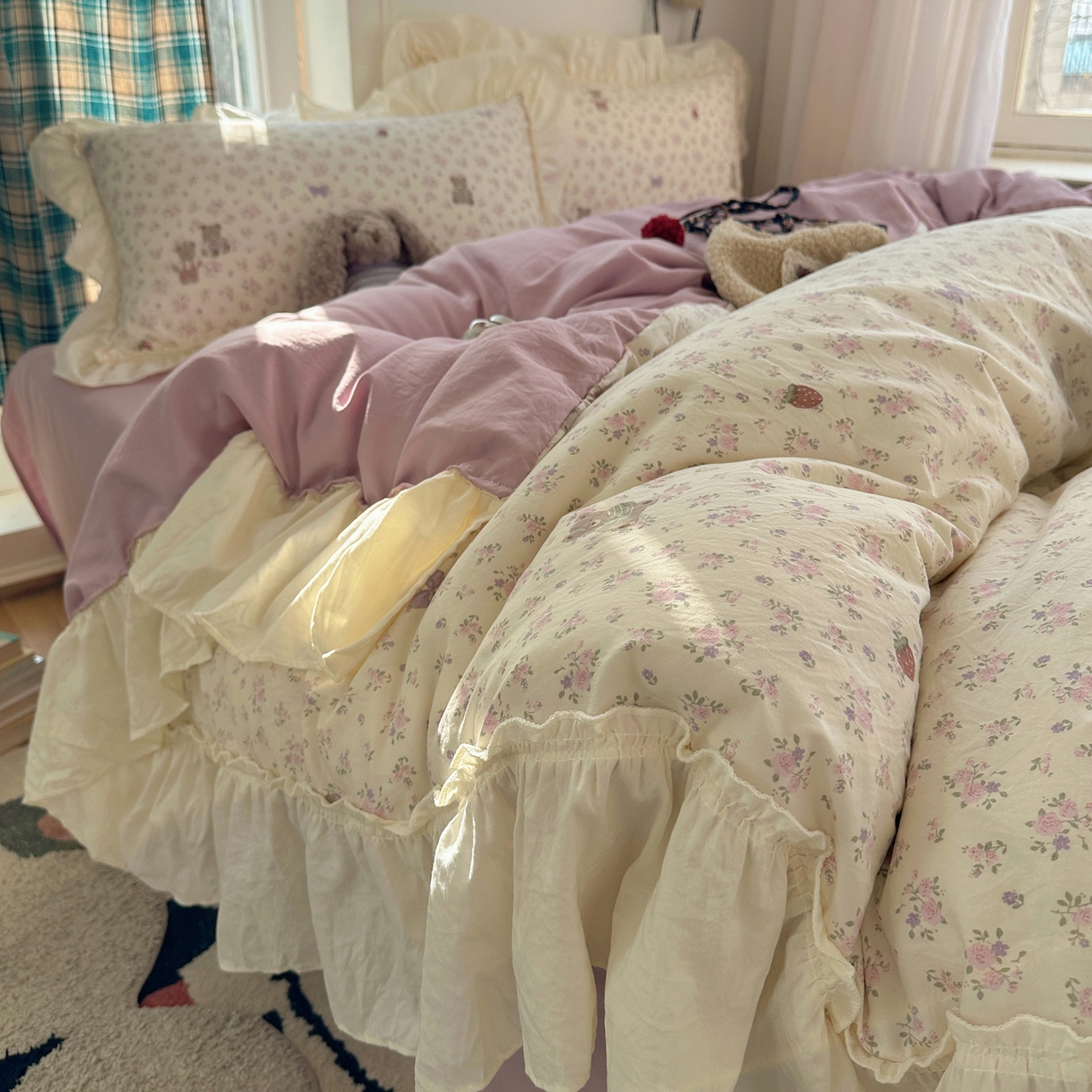 91家纺网 家纺一手货源 找家纺 顾里家纺 2026新款春日碎花大花边云感棉四件套（床笠属于定制 后期不予退换） 丁香小熊