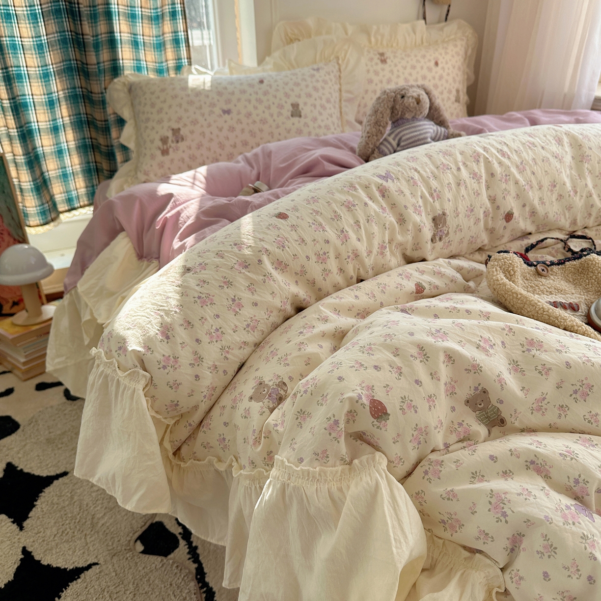 91家纺网 家纺一手货源 找家纺 顾里家纺 2026新款春日碎花大花边云感棉四件套（床笠属于定制 后期不予退换） 丁香小熊