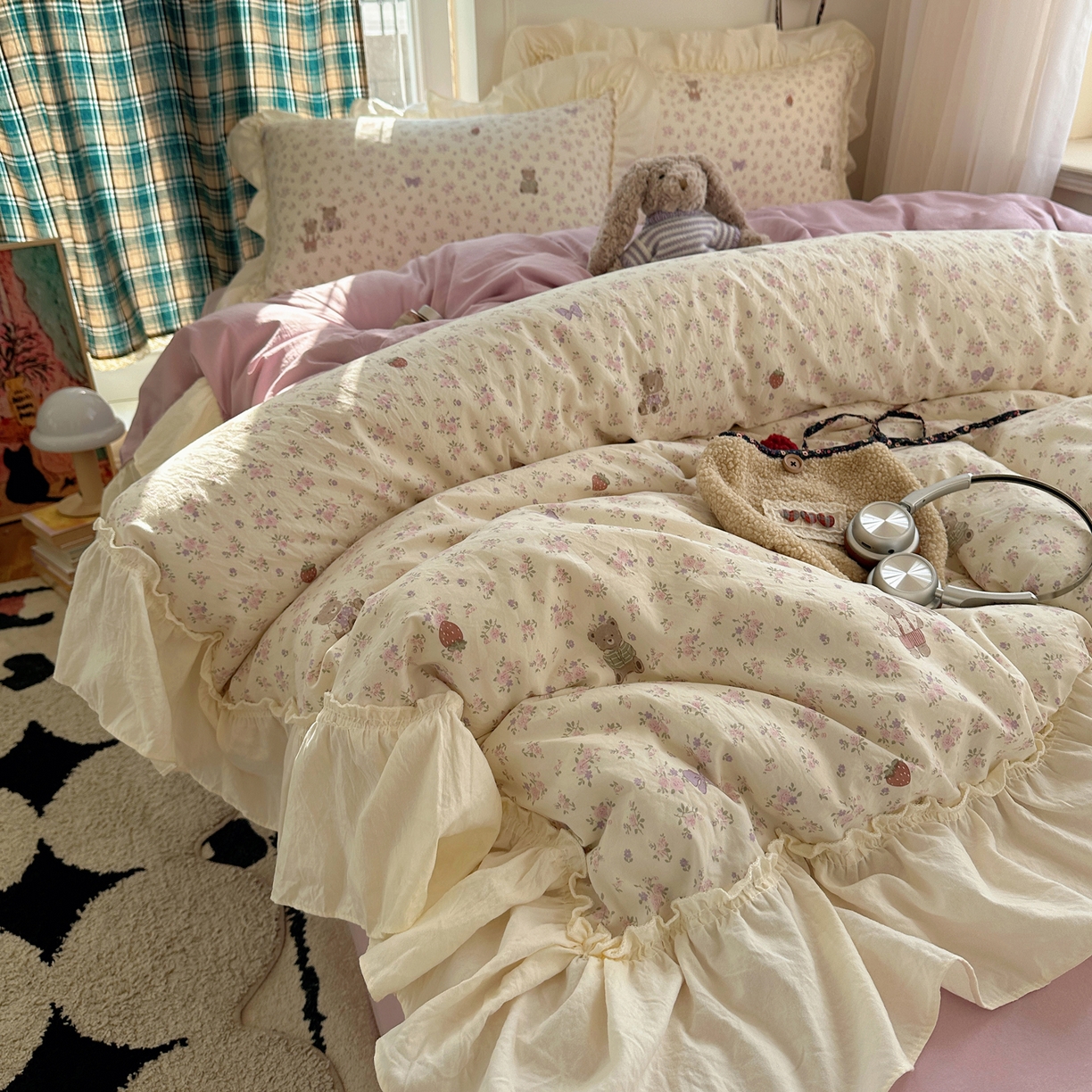91家纺网 家纺一手货源 找家纺 顾里家纺 2026新款春日碎花大花边云感棉四件套（床笠属于定制 后期不予退换） 丁香小熊