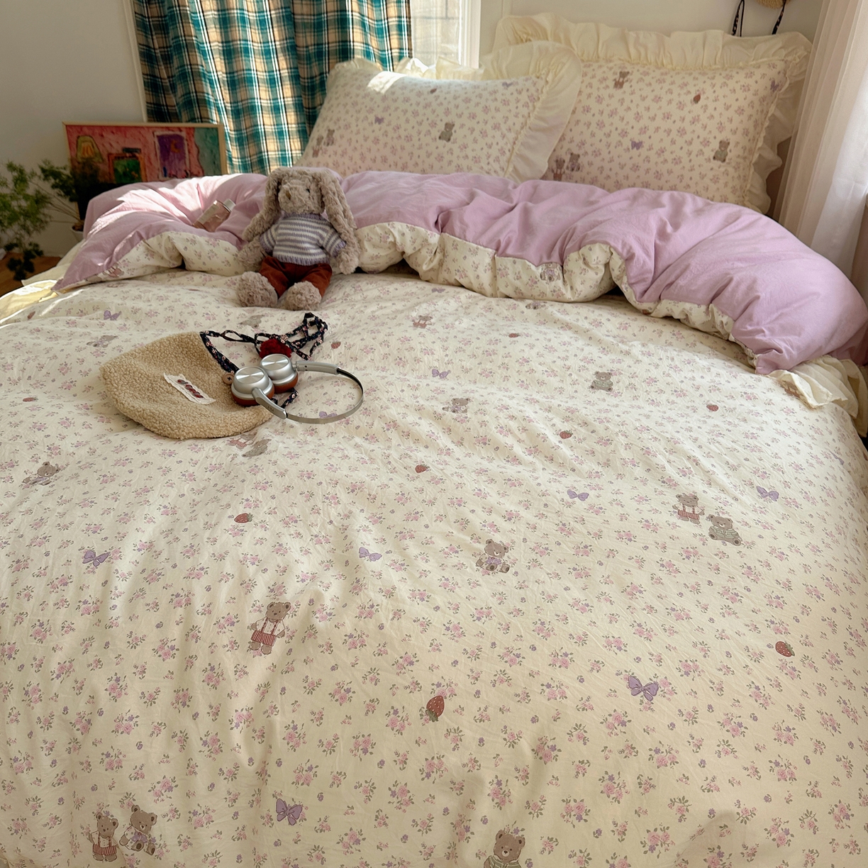 91家纺网 家纺一手货源 找家纺 顾里家纺 2026新款春日碎花大花边云感棉四件套（床笠属于定制 后期不予退换） 丁香小熊