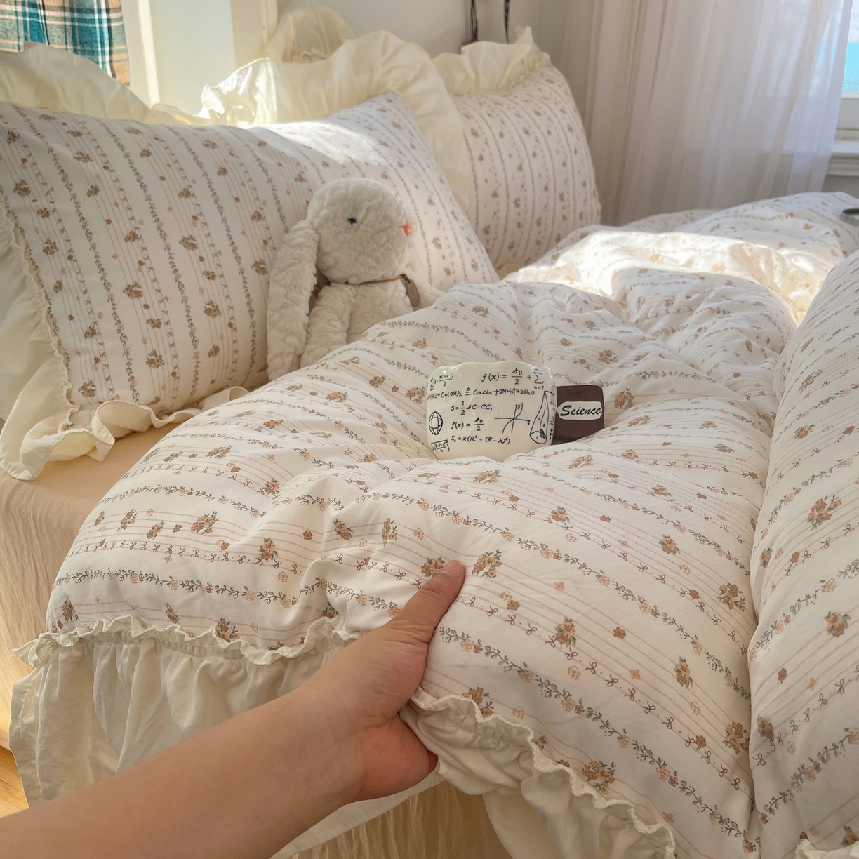 91家纺网 家纺一手货源 找家纺 顾里家纺 2026新款春日碎花大花边云感棉四件套（床笠属于定制 后期不予退换） 复古风信