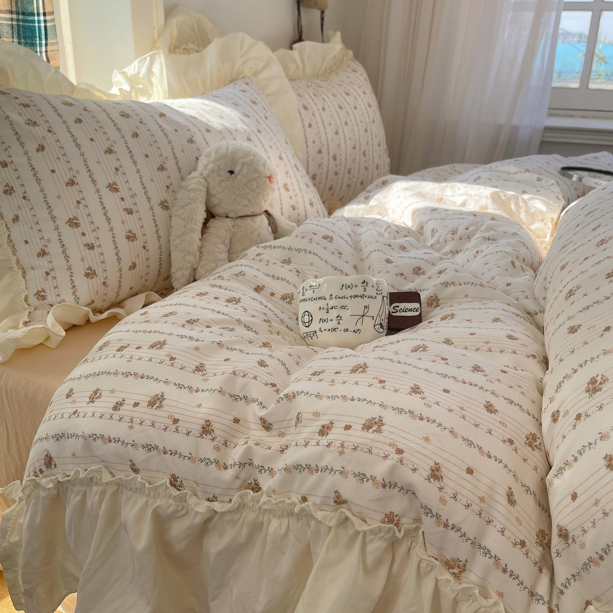 91家纺网 家纺一手货源 找家纺 顾里家纺 2026新款春日碎花大花边云感棉四件套（床笠属于定制 后期不予退换） 复古风信