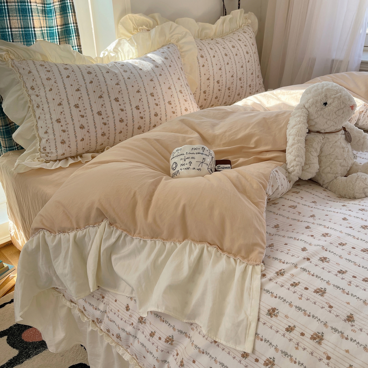 91家纺网 家纺一手货源 找家纺 顾里家纺 2026新款春日碎花大花边云感棉四件套（床笠属于定制 后期不予退换） 复古风信