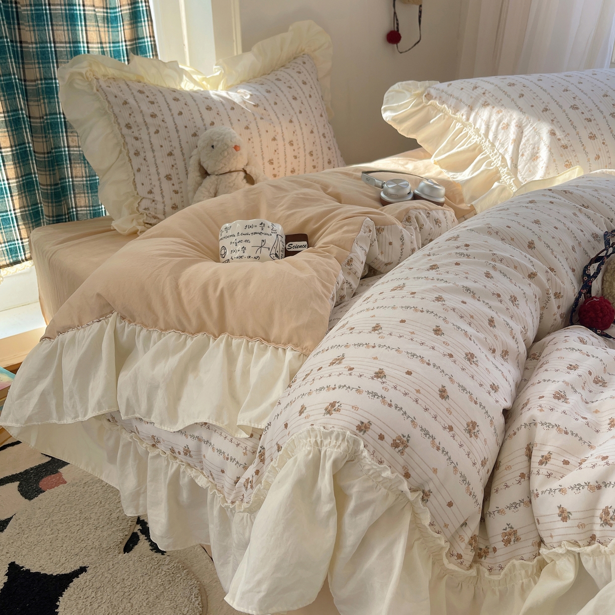 91家纺网 家纺一手货源 找家纺 顾里家纺 2026新款春日碎花大花边云感棉四件套（床笠属于定制 后期不予退换） 复古风信