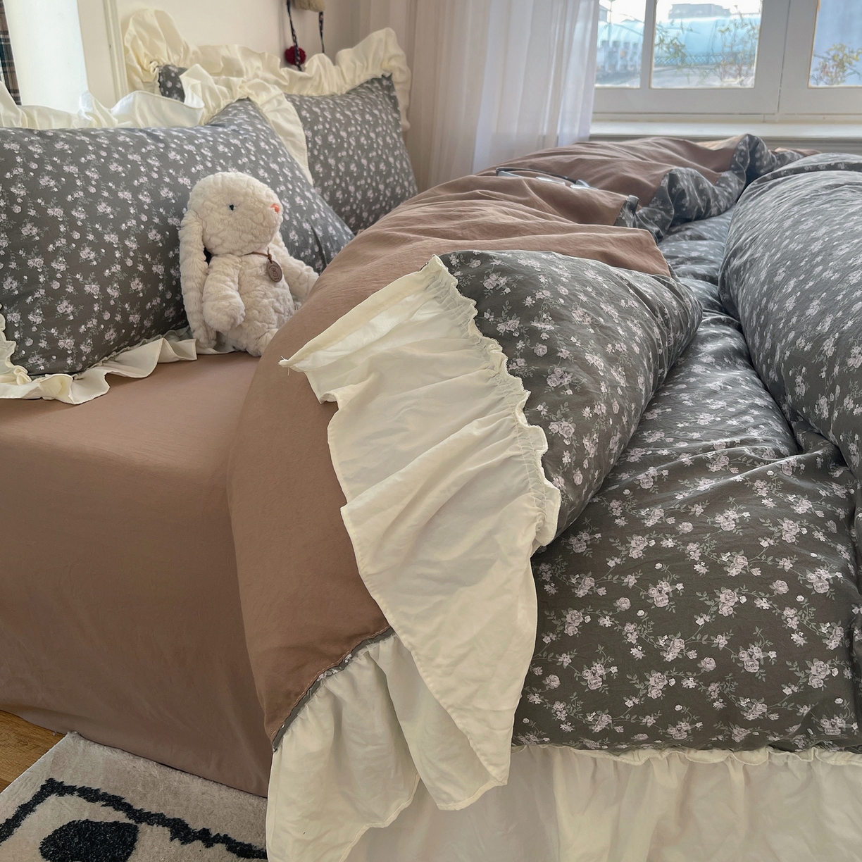 91家纺网 家纺一手货源 找家纺 顾里家纺 2026新款春日碎花大花边云感棉四件套（床笠属于定制 后期不予退换） 复古山茶