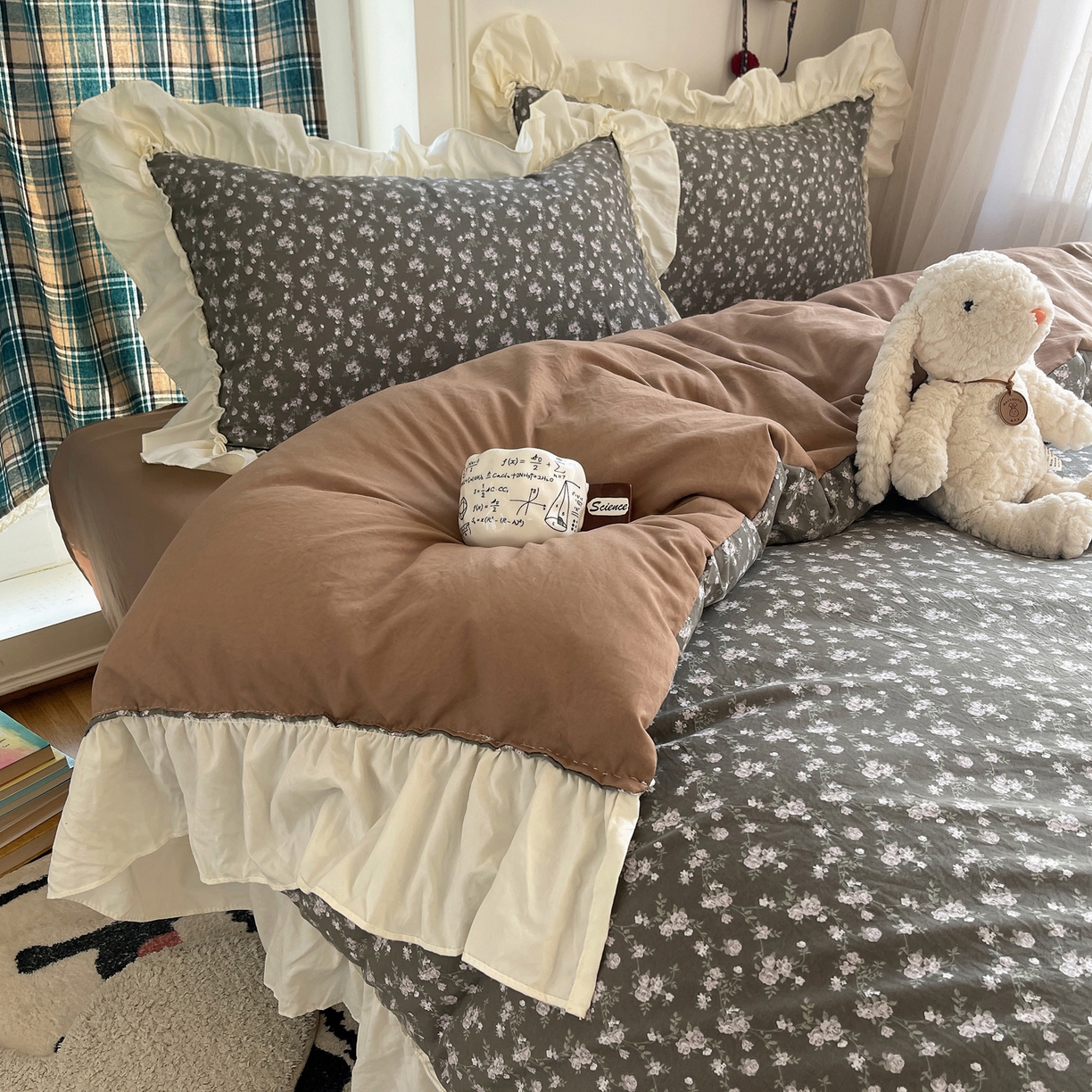 91家纺网 家纺一手货源 找家纺 顾里家纺 2026新款春日碎花大花边云感棉四件套（床笠属于定制 后期不予退换） 复古山茶