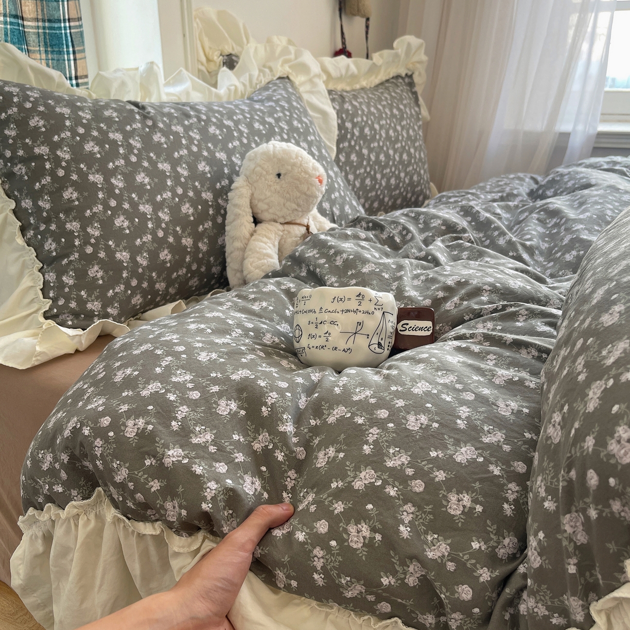 91家纺网 家纺一手货源 找家纺 顾里家纺 2026新款春日碎花大花边云感棉四件套（床笠属于定制 后期不予退换） 复古山茶