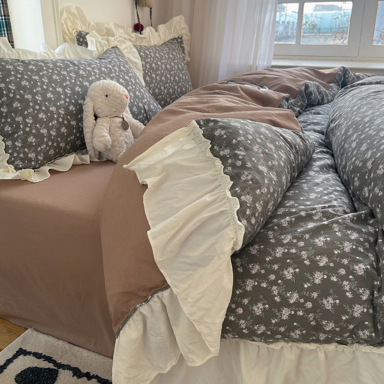 91家纺网 家纺一手货源 找家纺 顾里家纺 2026新款春日碎花大花边云感棉四件套（床笠属于定制 后期不予退换） 复古山茶