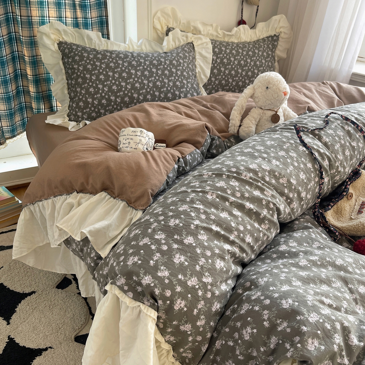 91家纺网 家纺一手货源 找家纺 顾里家纺 2026新款春日碎花大花边云感棉四件套（床笠属于定制 后期不予退换） 复古山茶