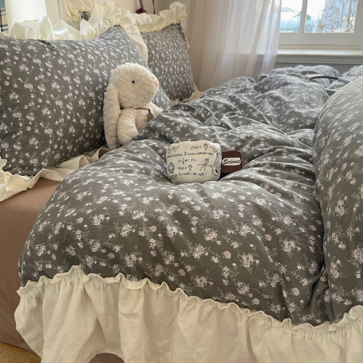 91家纺网 家纺一手货源 找家纺 顾里家纺 2026新款春日碎花大花边云感棉四件套（床笠属于定制 后期不予退换） 复古山茶