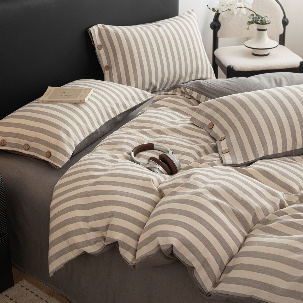 91家纺网 家纺一手货源 找家纺 （总）简宜家居（朝初家纺） 2026新款棉麻四件套-条纹格子系列,麻灰-暖梦,黄条-暖梦,几何灰调,咖条-暖梦,蜜粉-暖梦