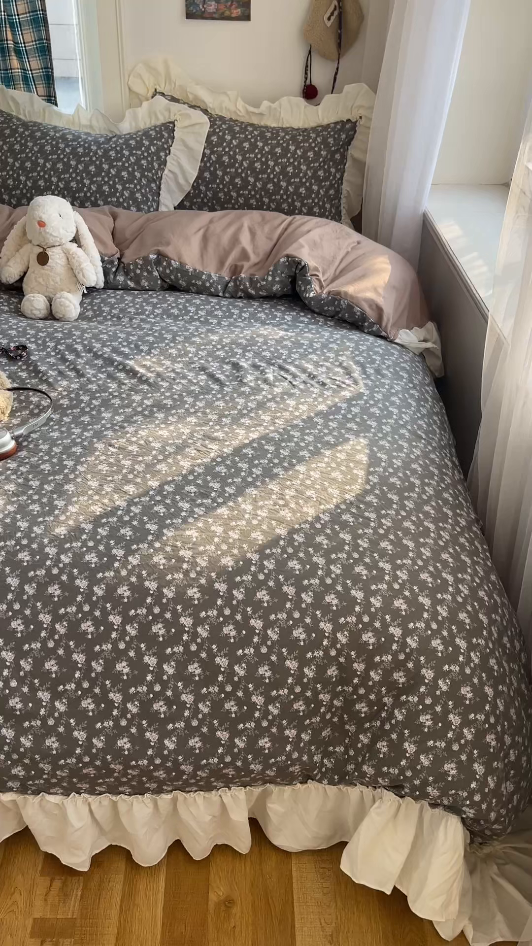 91家纺网 家纺一手货源 找家纺 顾里家纺 2026新款春日碎花大花边云感棉四件套（床笠属于定制 后期不予退换） 复古山茶