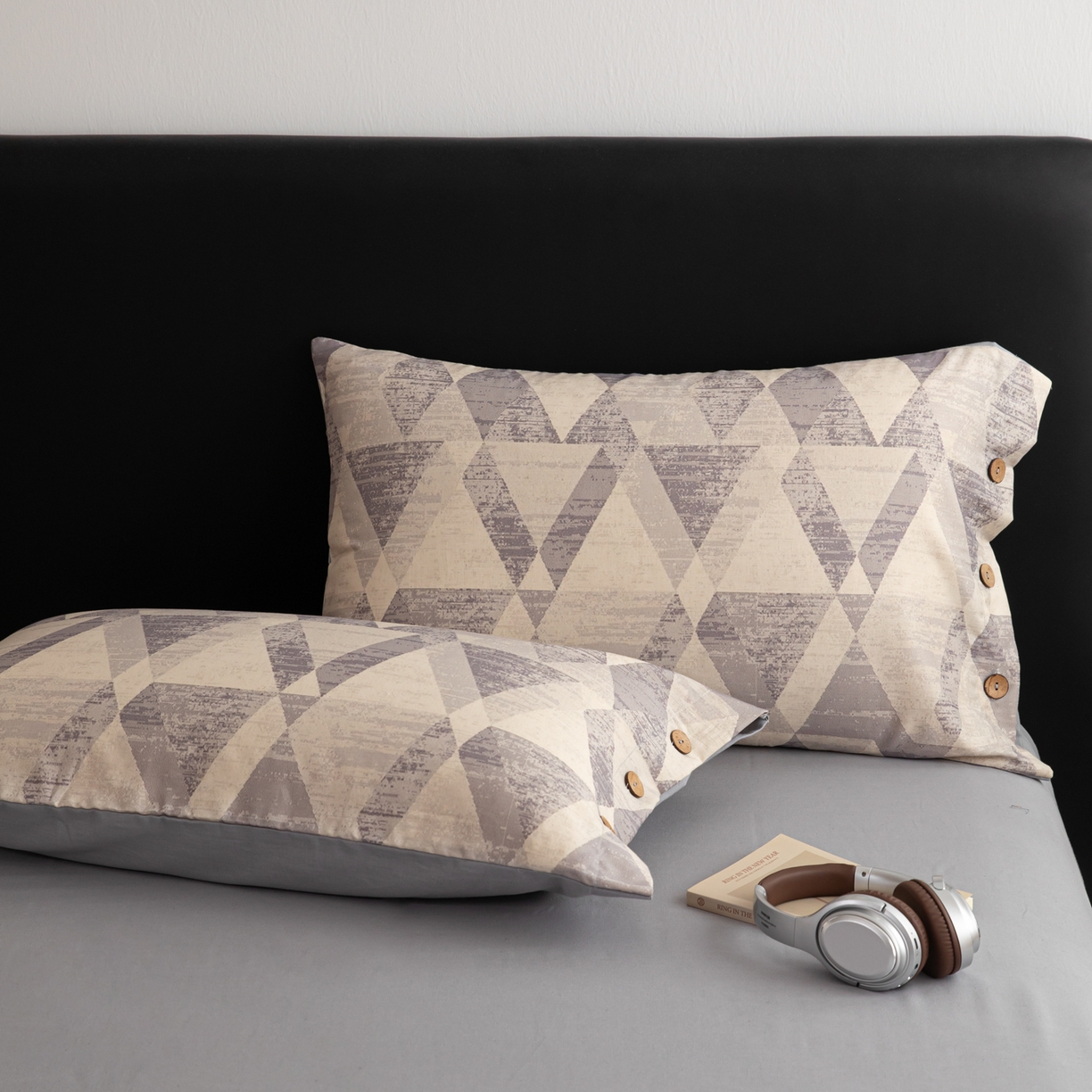 91家纺网 家纺一手货源 找家纺 简宜家居（朝初家纺） 2026新款棉麻四件套-条纹格子系列 几何灰调