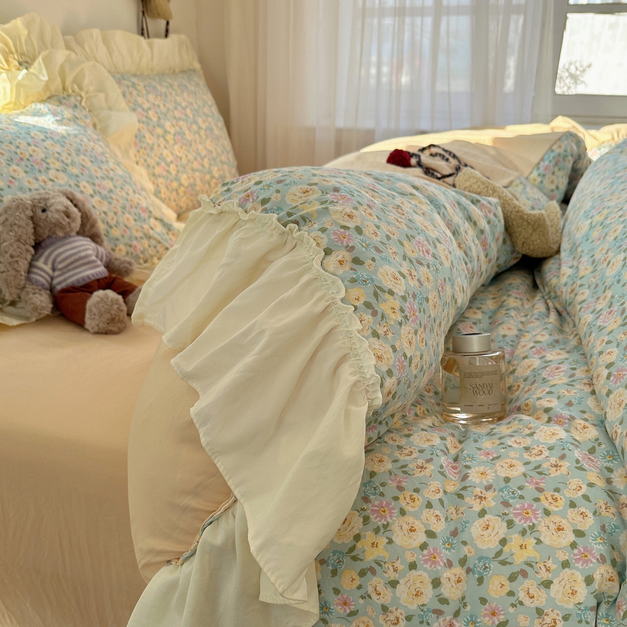 91家纺网 家纺一手货源 找家纺 顾里家纺 2026新款春日碎花大花边云感棉四件套（床笠属于定制 后期不予退换） 花海