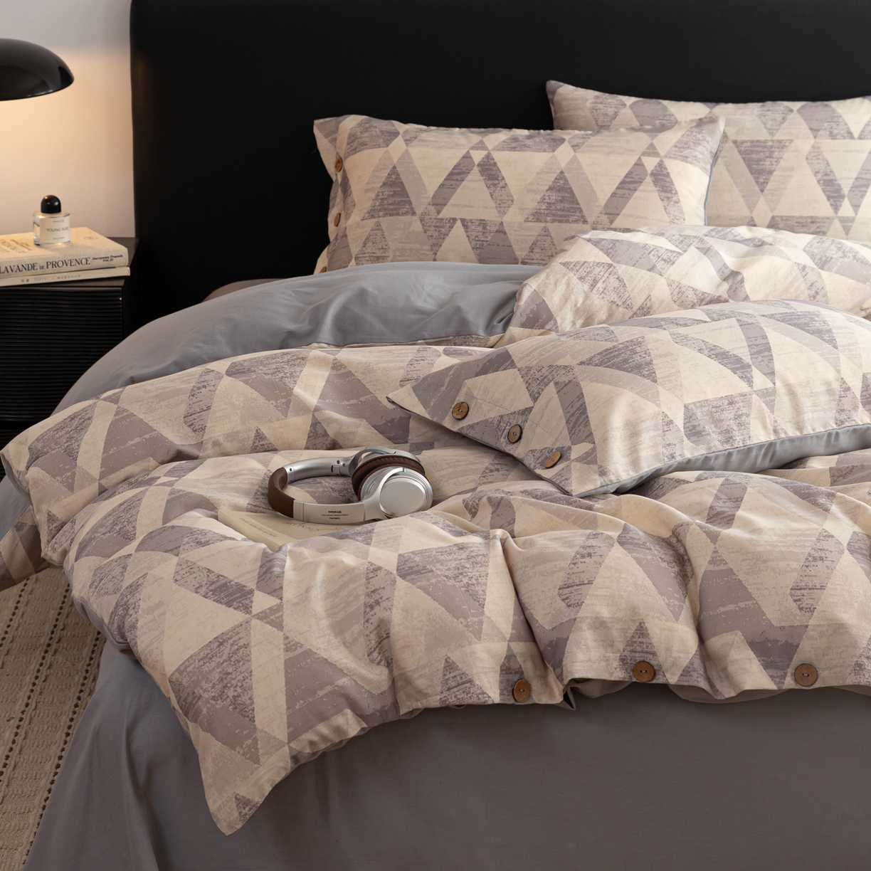 91家纺网 家纺一手货源 找家纺 简宜家居（朝初家纺） 2026新款棉麻四件套-条纹格子系列 几何灰调