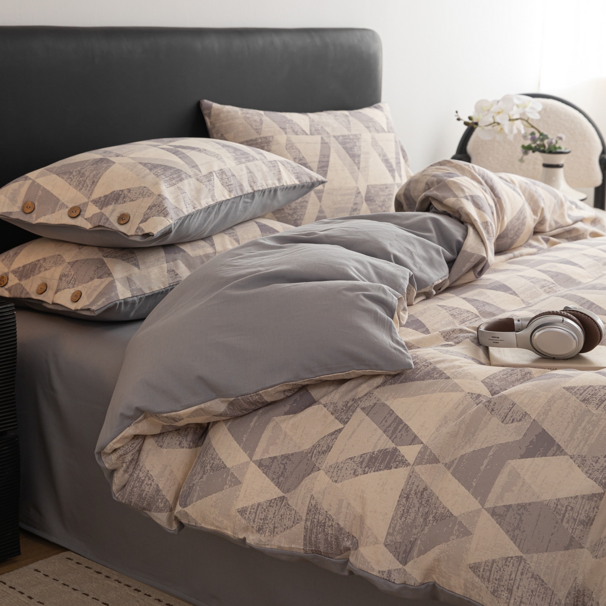 91家纺网 家纺一手货源 找家纺 简宜家居（朝初家纺） 2026新款棉麻四件套-条纹格子系列 几何灰调