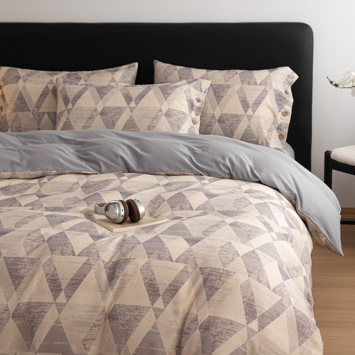 91家纺网 家纺一手货源 找家纺 简宜家居（朝初家纺） 2026新款棉麻四件套-条纹格子系列 几何灰调