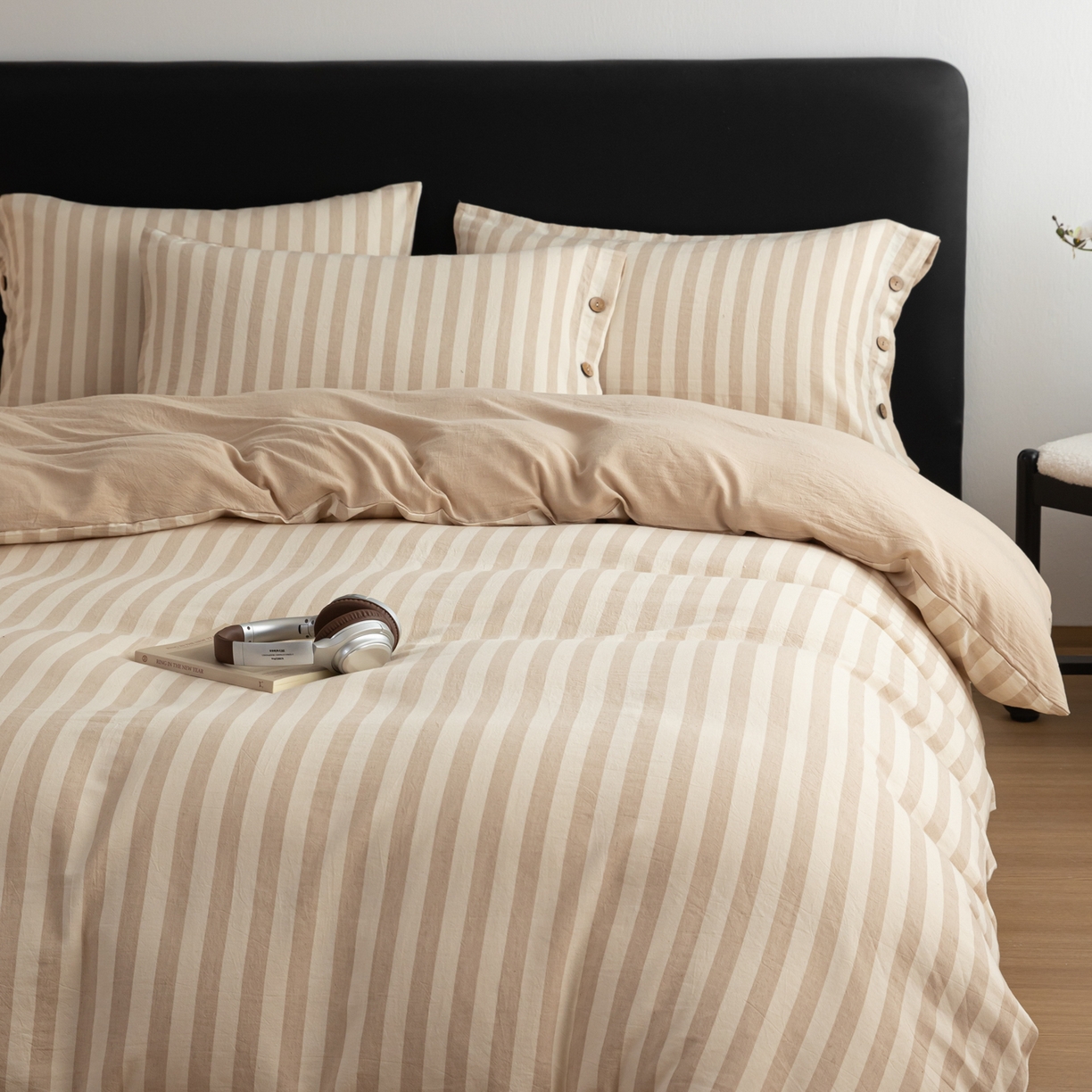 91家纺网 家纺一手货源 找家纺 简宜家居（朝初家纺） 2026新款棉麻四件套-条纹格子系列 咖条-暖梦