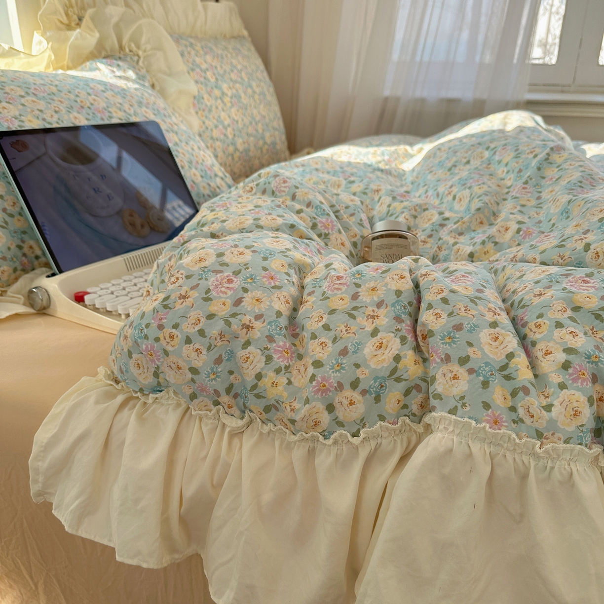 91家纺网 家纺一手货源 找家纺 顾里家纺 2026新款春日碎花大花边云感棉四件套（床笠属于定制 后期不予退换） 花海